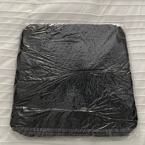 NWOT seat cushion - Picture 1 of 2